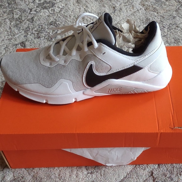 Nike Legend Essentials 2 - Picture 2 of 7